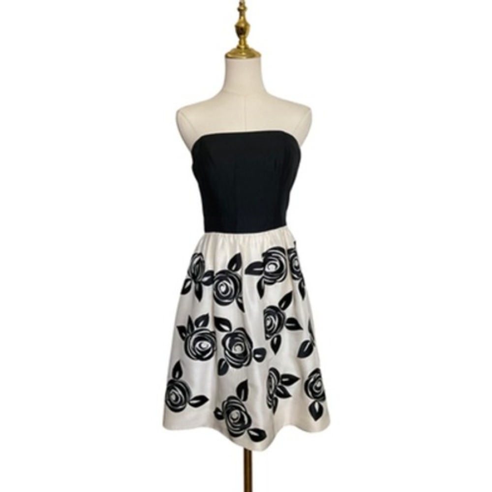 White House Black Market Women's Black Silk Rose Strapless‎ Fit Flare Size 2